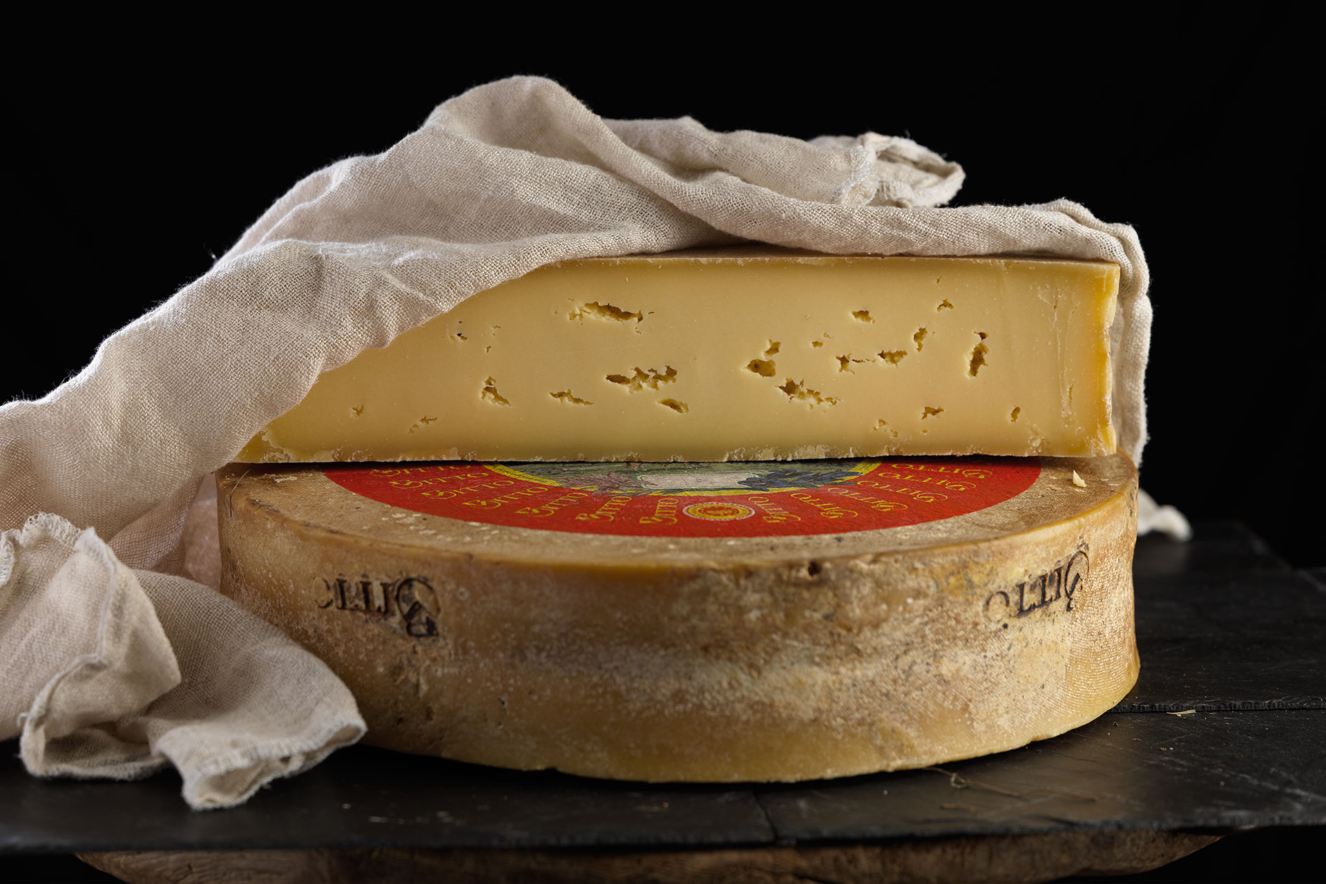 Сон приснился сыр. Extra old Bitto сыр. Дорогой сыр. Самый дорогой сыр. Самый дорогой сыр в мире.